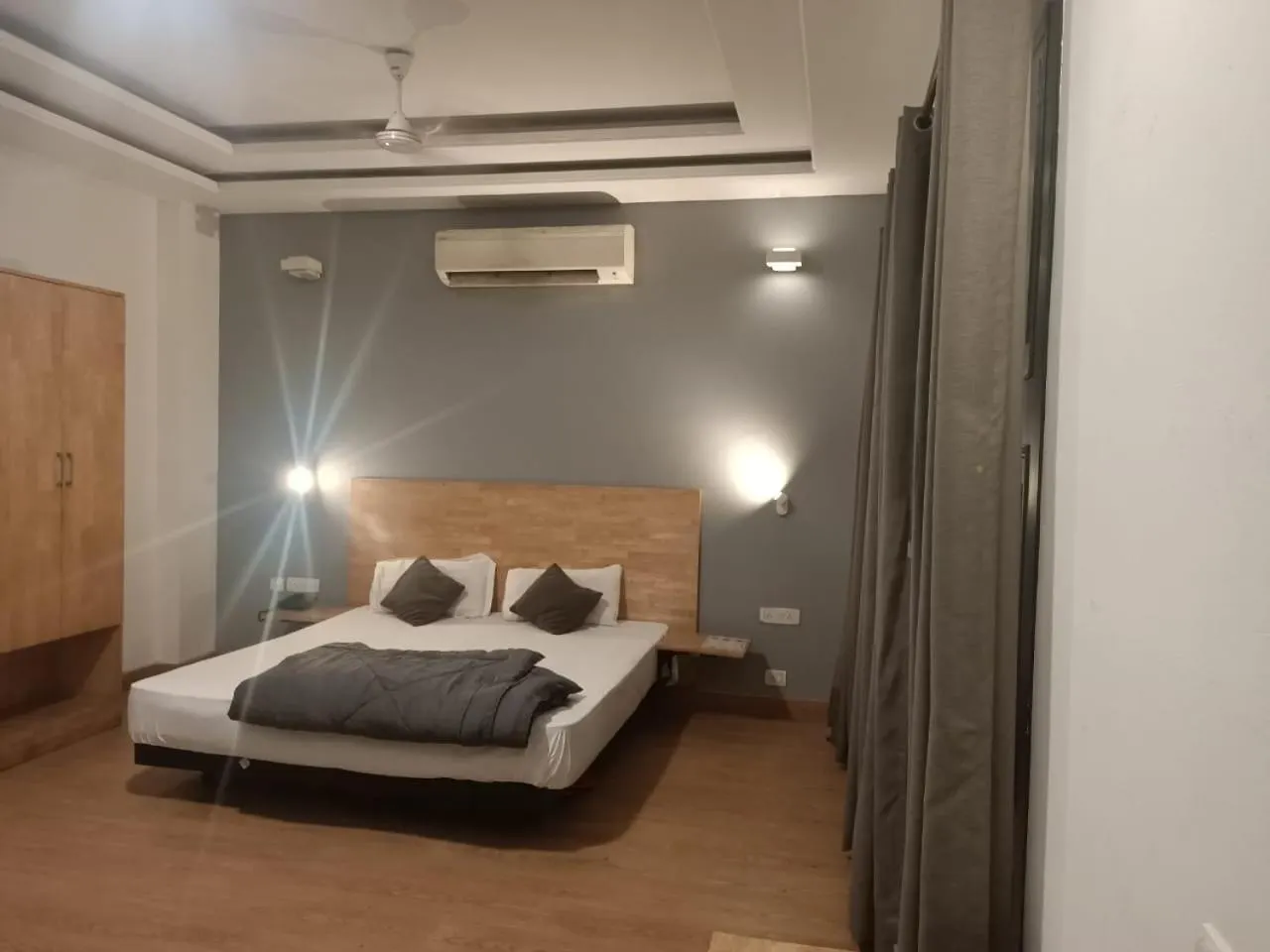 Stayplace 121 Gurgaon Hotel